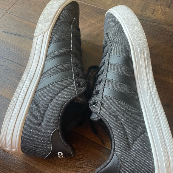 EUC Adidas Black Men’s Size 9.5 Sneakers Classic Design - Picture 7 of 8